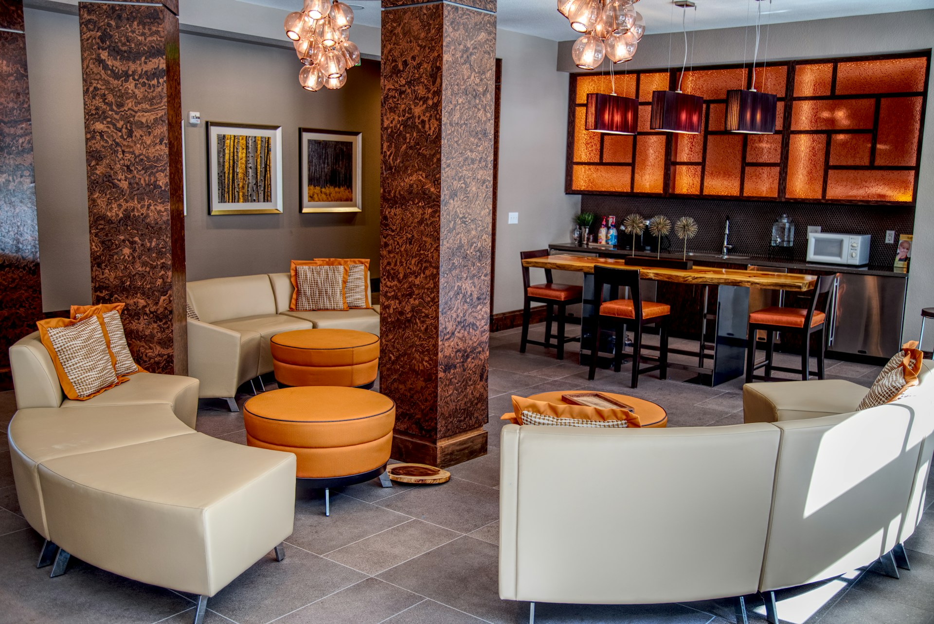 Het gebruik van geur en aromatherapie om een thuisgevoel te creëren